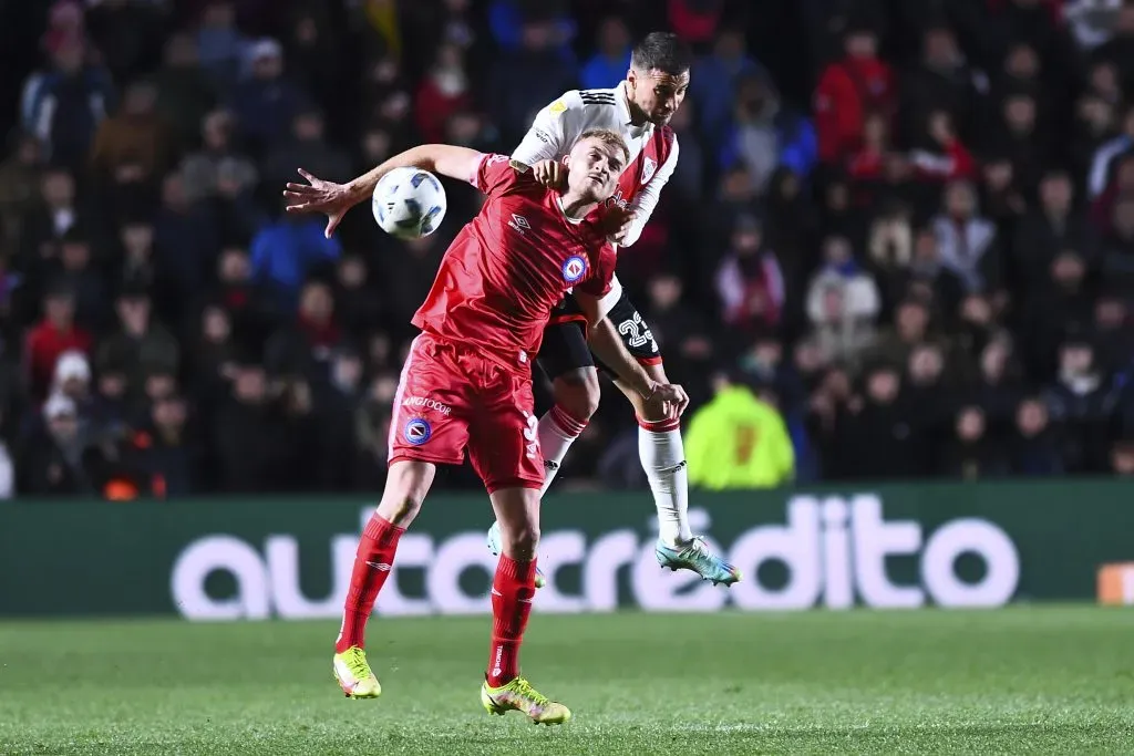 Emanuel Mammana durante un partido de River.