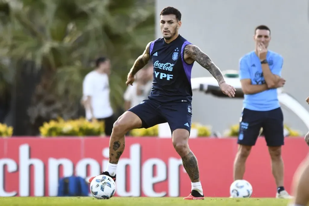 EZEIZA, ARGENTINA – NOVEMBER 14: Leandro Paredes drives the ball during a training session of Argentina national team at Lionel Messi Training Camp on November 14, 2023 in Ezeiza, Argentina. (Photo by Rodrigo Valle/Getty Images)