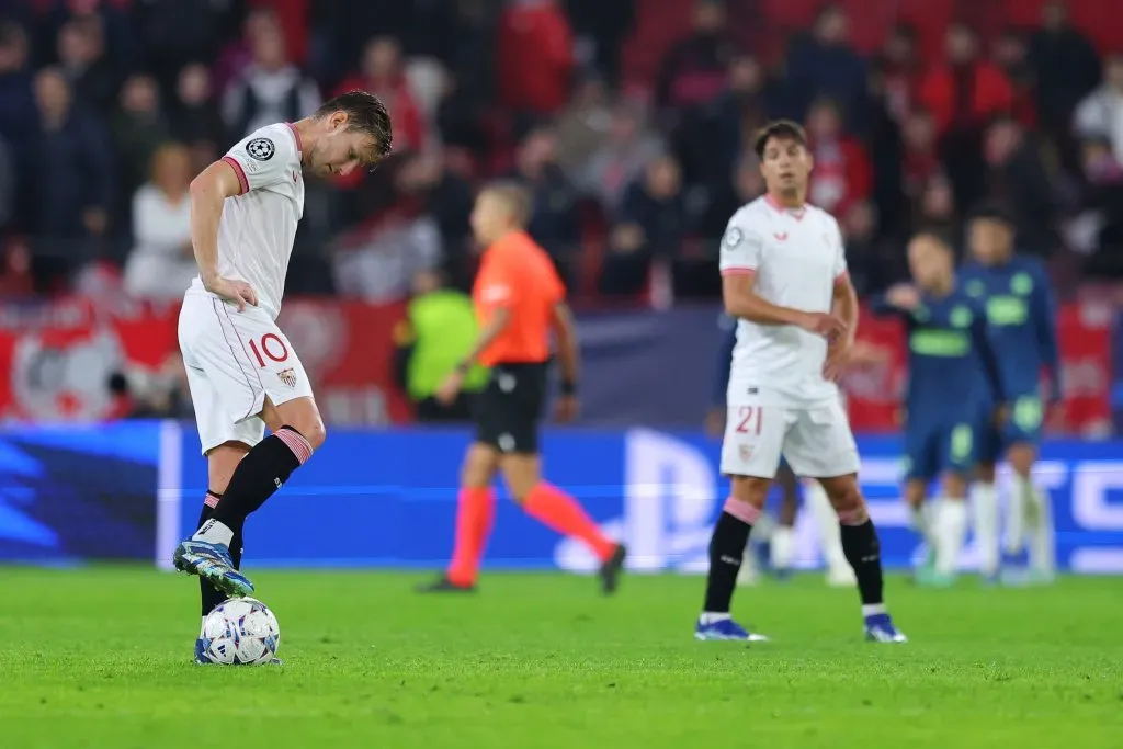 Rakitic sufre tras el tercer gol del PSV. (Foto: Getty Images)