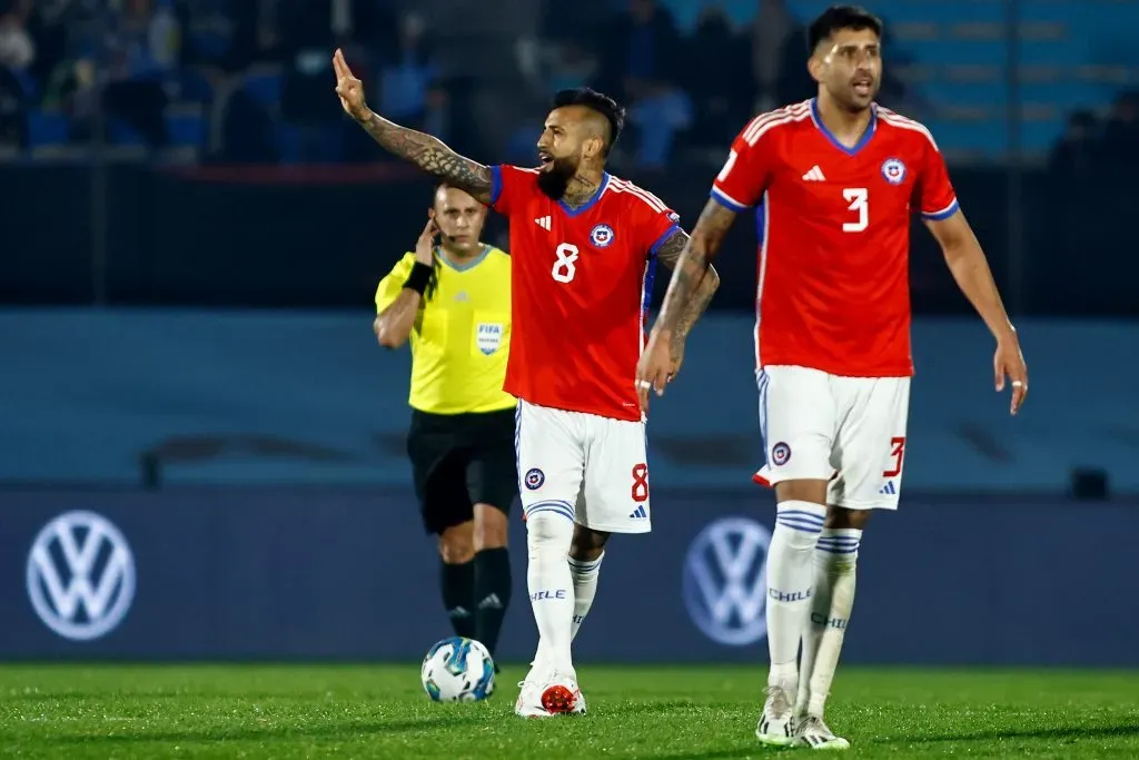 Arturo Vidal le convirtió a Uruguay en la presente edición de las Eliminatorias.