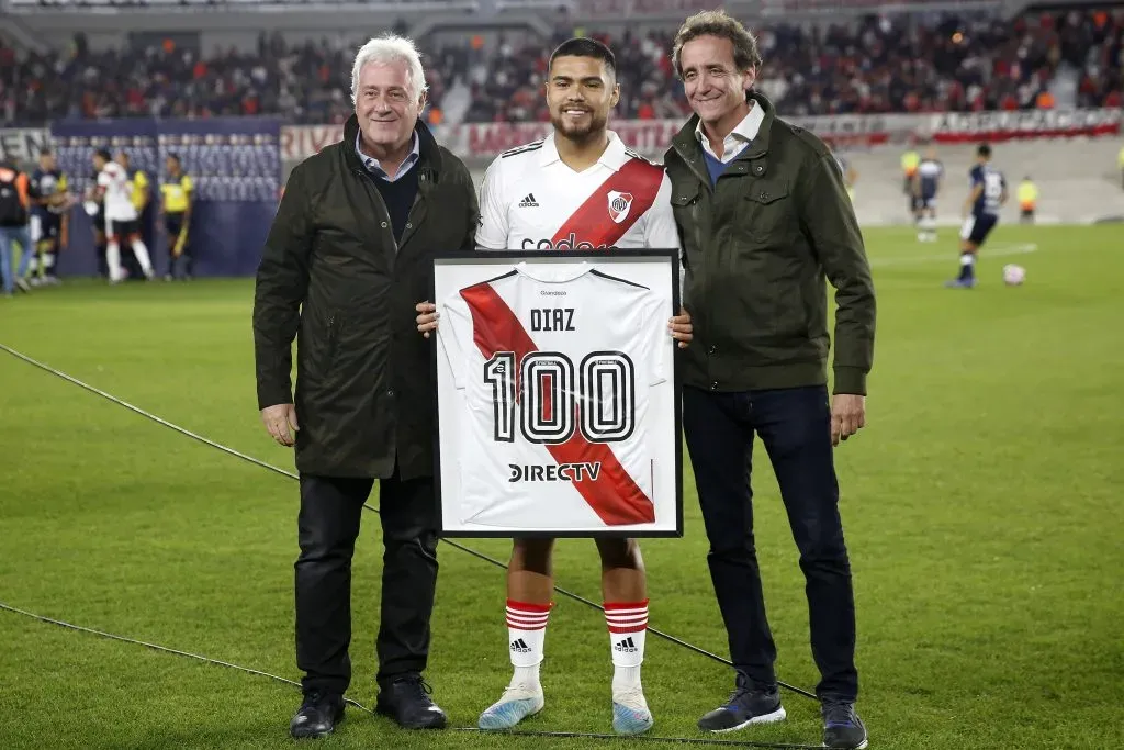 Patanian junto a Paulo Díaz y Nacho Villarroel. (Foto: Getty).