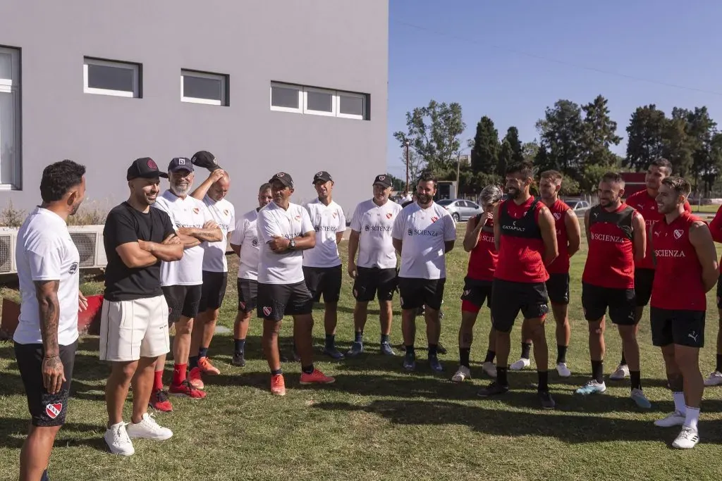 Agüero visitó al plantel profesional en Villa Domínico. Foto: Club Atlético Independiente.