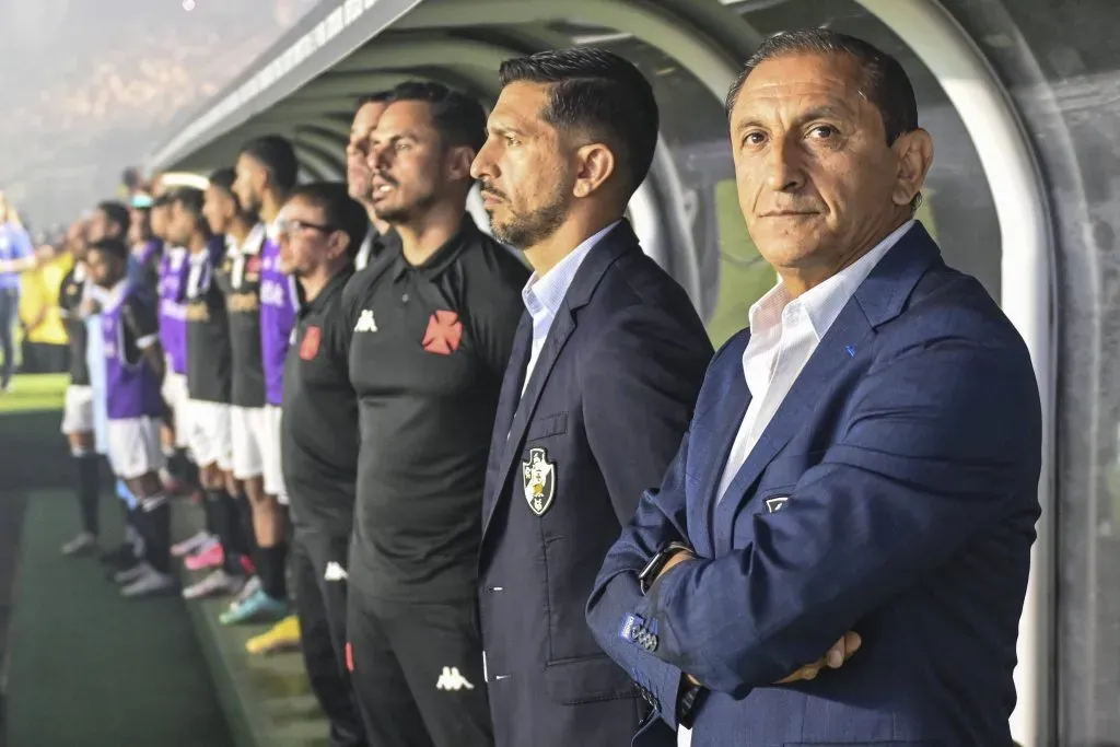 Ramón Díaz junto a Emiliano, su hijo y ayudante de campo. (Foto: IMAGO).