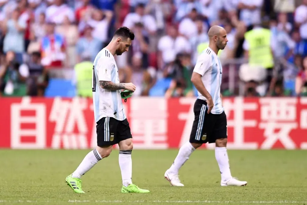 Así se fueron Messi y Mascherano ante Francia, en Rusia 2018. Foto IMAGO.