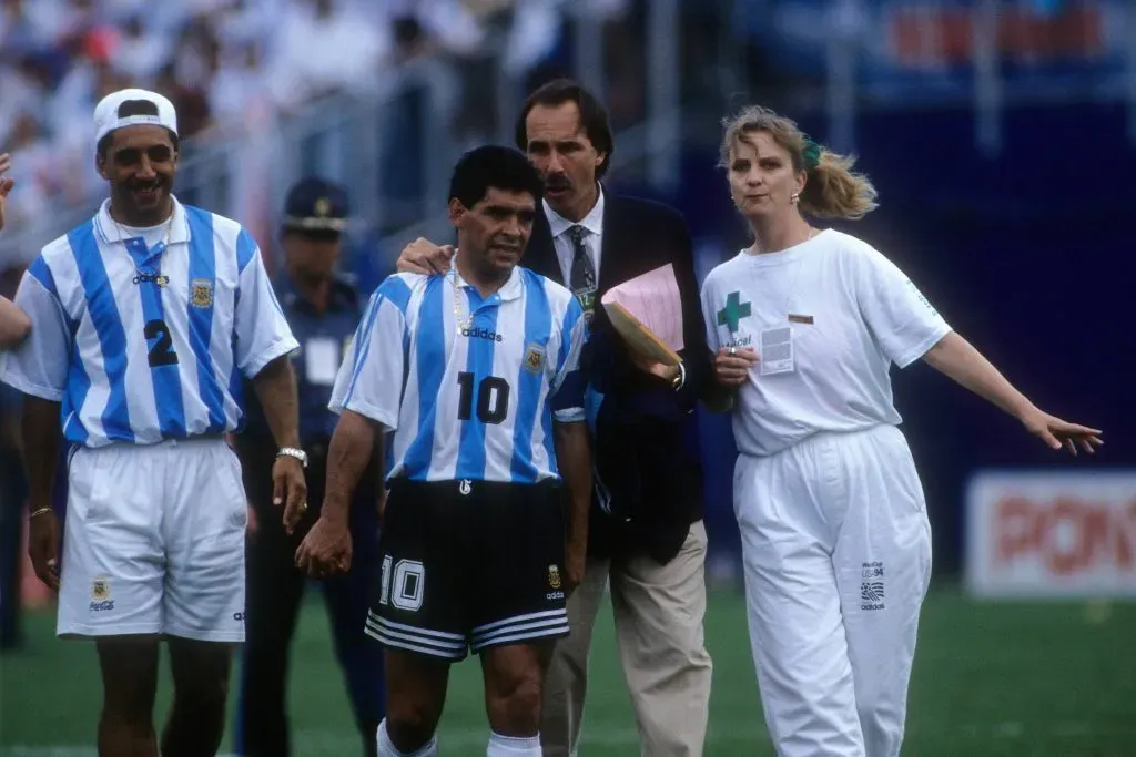 Maradona y la enferemera, lo que fue su fin en los Mundiales. (Foto: IMAGO)