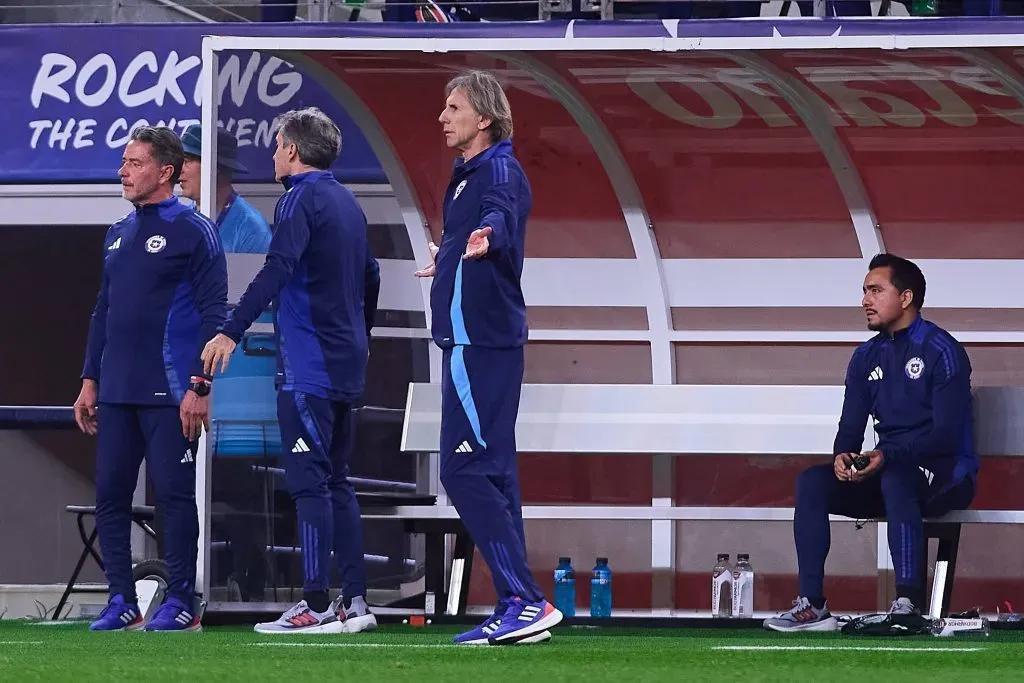 Ricardo Gareca se mostró molesto por el campo de juego del Metlife. (Foto: IMAGO / Agencia-MexSport).