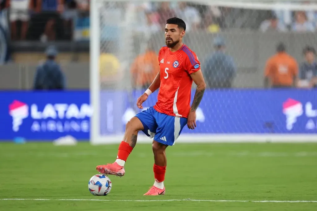 Paulo Díaz completó un gran partido con Chile frente a Argentina. (Foto: IMAGO / Icon Sportswire).