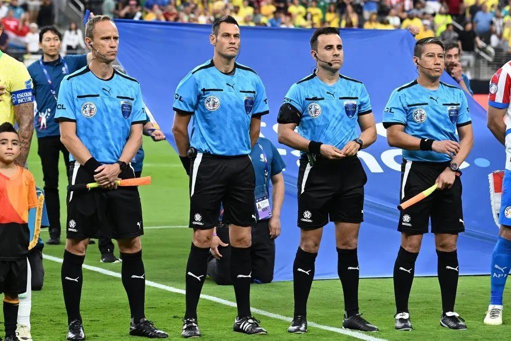 Piero Maza y la delegación arbitral chilena durante esta Copa América (IMAGO)