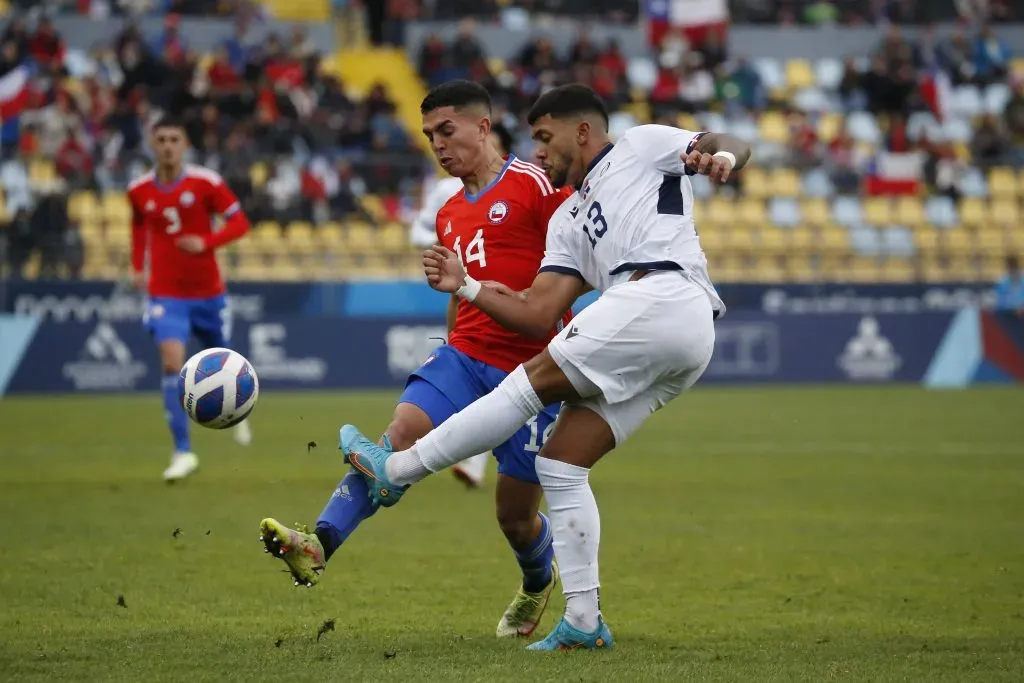 Michael Sambataro en un amistoso contra Chile. (Foto: IMAGO / Photosport).