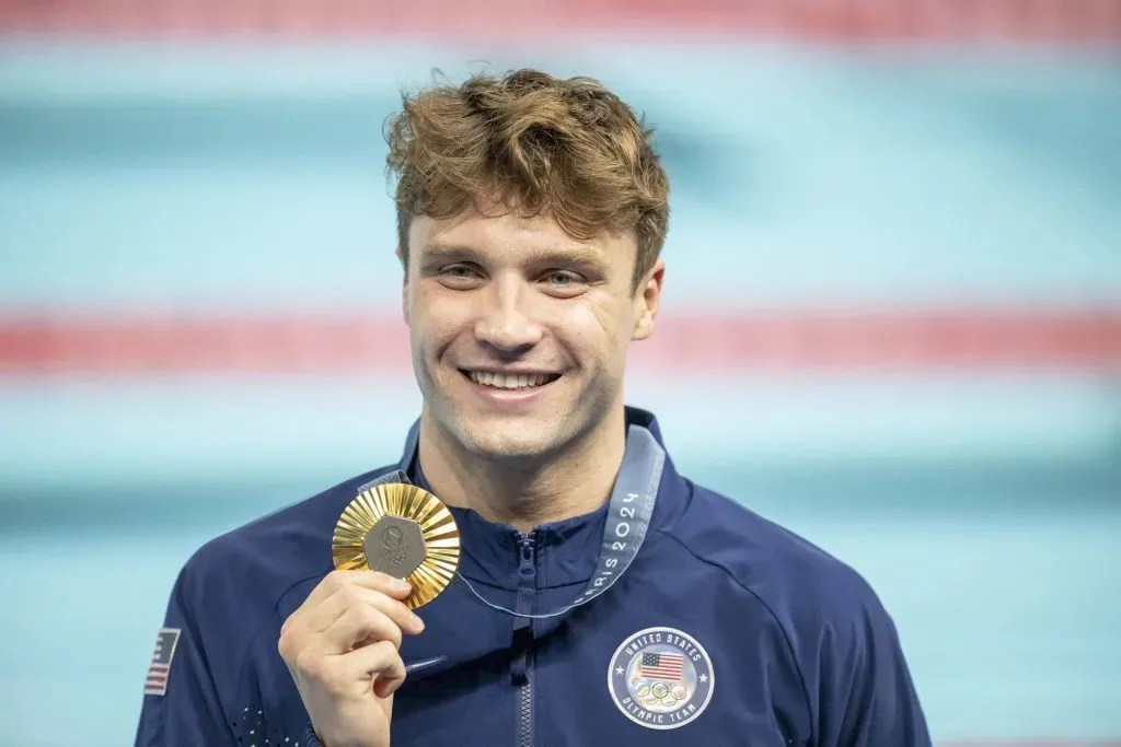 Bobby Finke emocionó a Michael Phelps. IMAGO