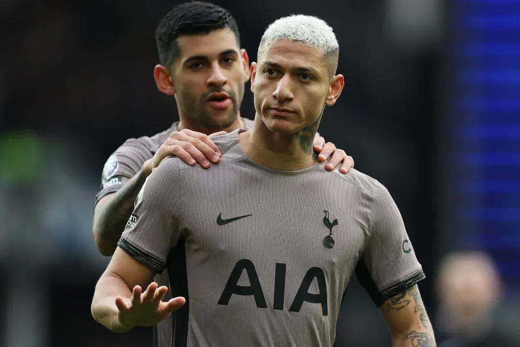 Cuti Romero y Richarlison seguirán siendo compañeros en Tottenham.