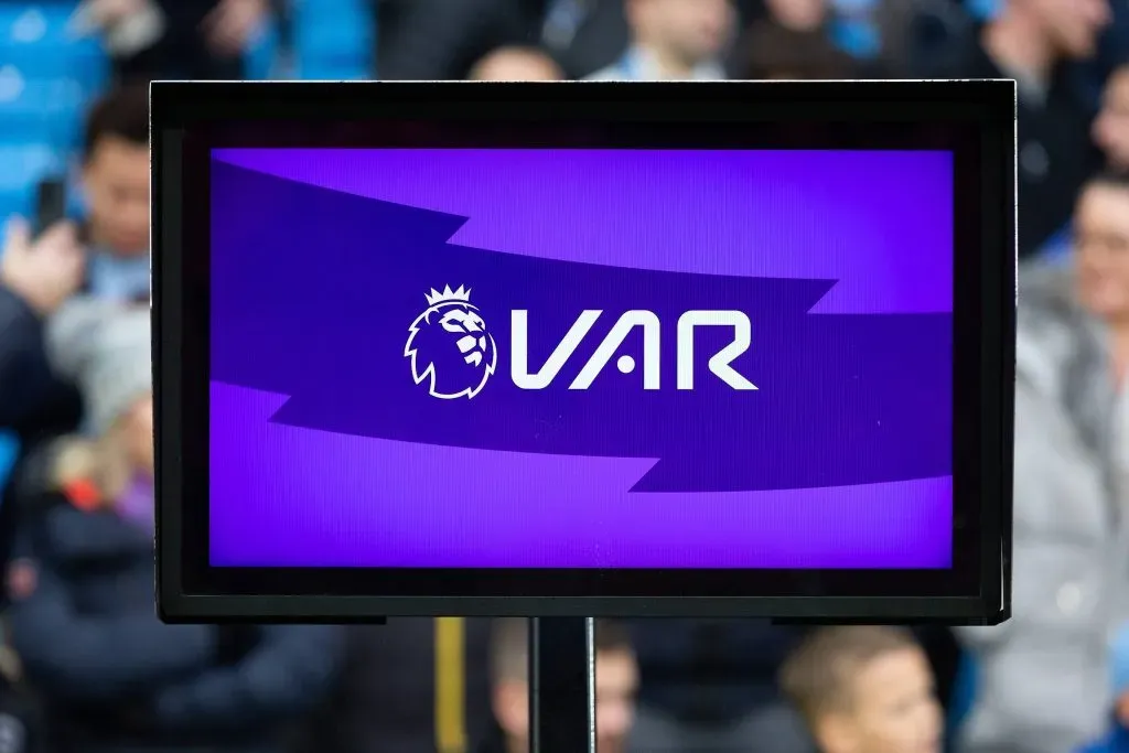 El VAR fue un dolor de cabeza en la pasada temporada de Premier League. IMAGO