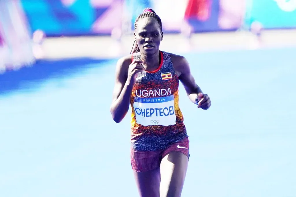 Rebecca Cheptegei en la maratón femenina de los Juegos Olímpicos de París 2024. IMAGO