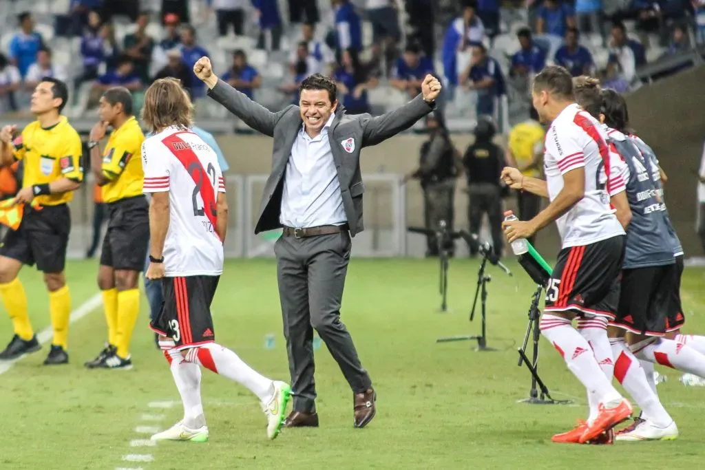 Marcelo Gallardo celebra la goleada ante Cruzeiro por 3 a 0 en el Minairao en 2015. (Foto: IMAGO).