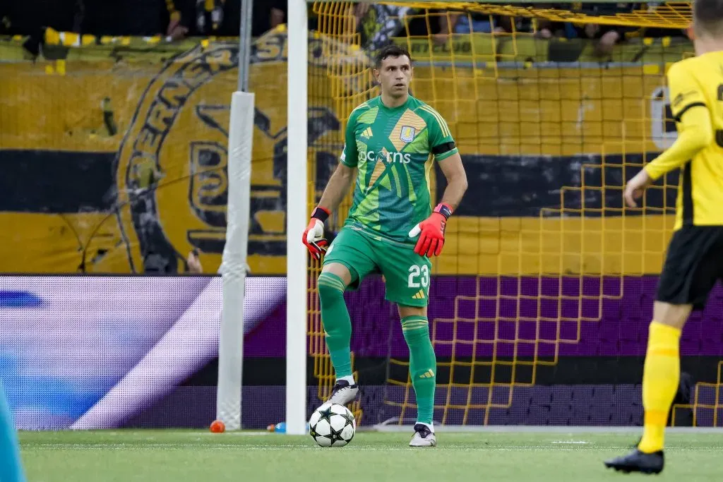 Dibu Martínez mantuvo su arco en 0 en el debut del Aston Villa en Champions. (Foto: IMAGO / Steinsiek.ch).