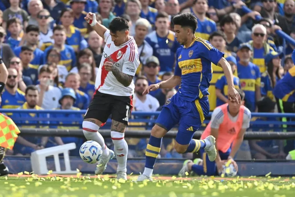 Bareiro en la disputa de una pelota. (Foto: Prensa River)