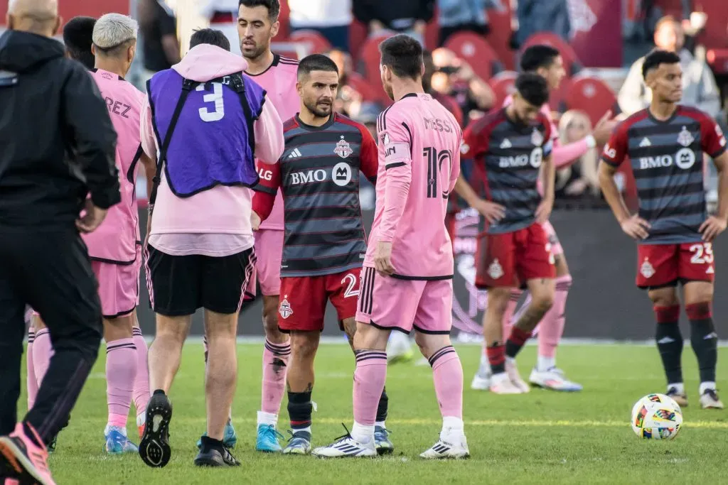 Lionel Messi junto a Lorenzo Insigne post Toronto FC vs. Inter Miami.