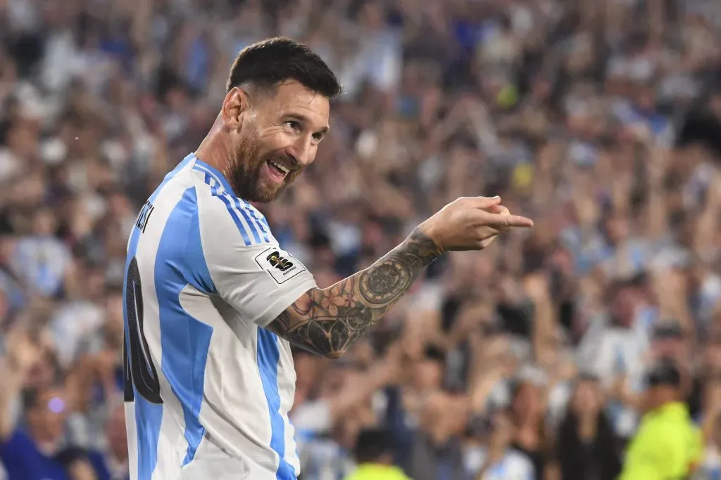 Noche perfecta para Lionel Messi en el Monumental.