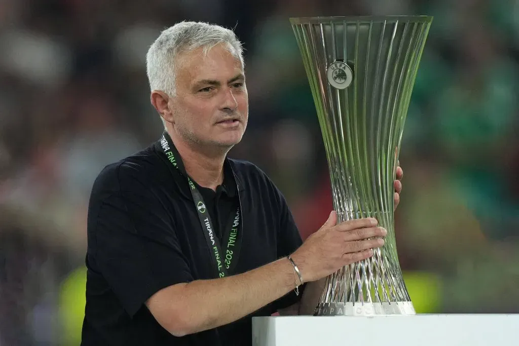 Mourinho pudo haberse ido a Portugal luego de ganar la Conference League con Roma pero rechazó la propuesta. IMAGO