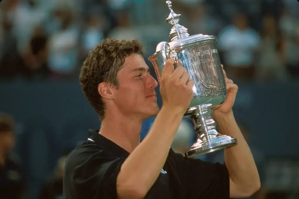 Marat Safin con el trofeo del US Open 2000.