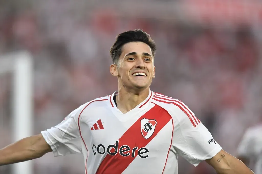 Pablo Solari festejando un gol en River.