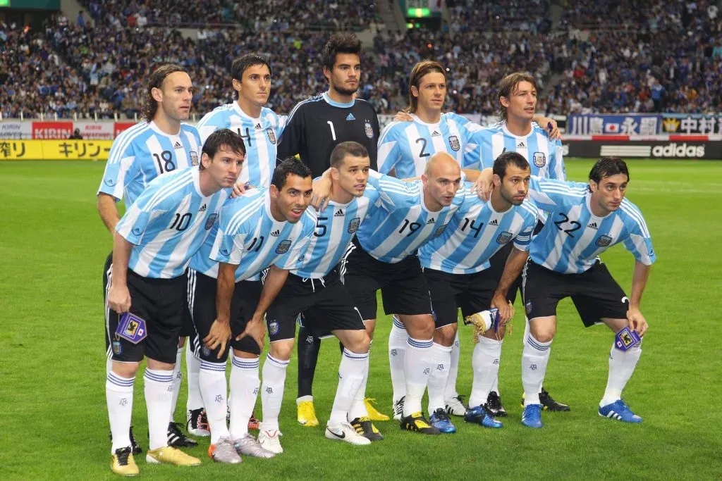 Messi con la 10 y D´Alessandro con la 15 en la antesala de un amistoso ante Japón en 2010. (Foto: IMAGO).