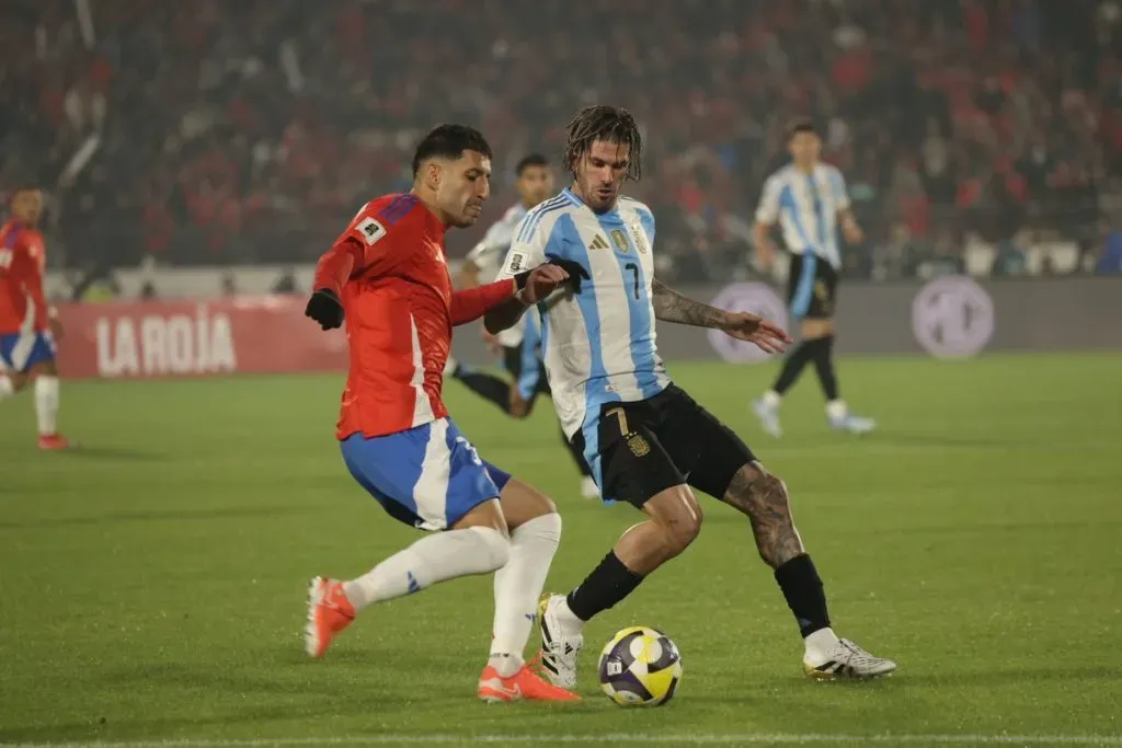 De Paul disputando una pelota. (Foto: Selección Argentina)