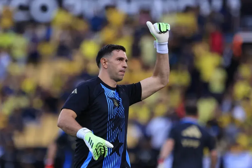 Dibu Martínez en la previa del duelo ante Ecuador. (Foto: Getty).