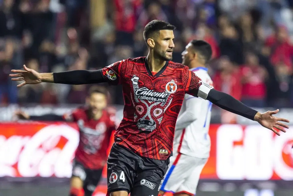 Foto: (Francisco Vega/Getty Images) – Lisandro López, do Tijuana (MEX), está na mira do Esquadrão