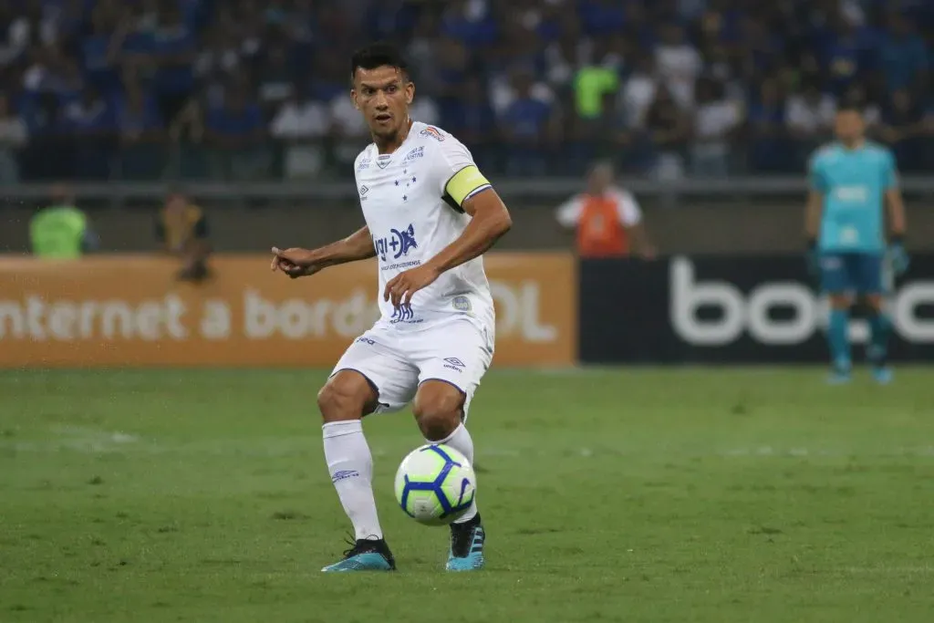 Henrique deve retornar ao Cruzeiro nos próximos dias. Foto: Fernando Moreno/AGIF