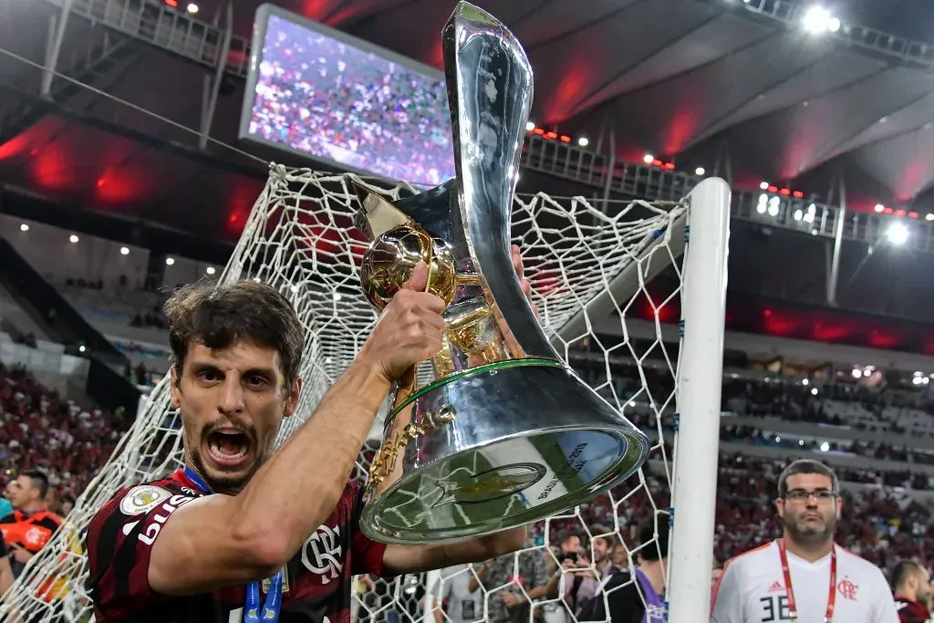 Rodrigo Caio venceu muitos títulos no Flamengo. Foto: Thiago Ribeiro/AGIF.