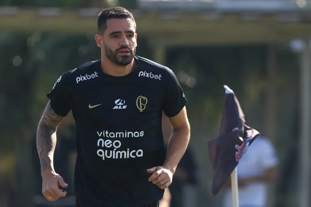 Foto: Marcello Zambrana/AGIF – Róger Guedes disse que Renato Augusto deu sorte para o Corinthians
