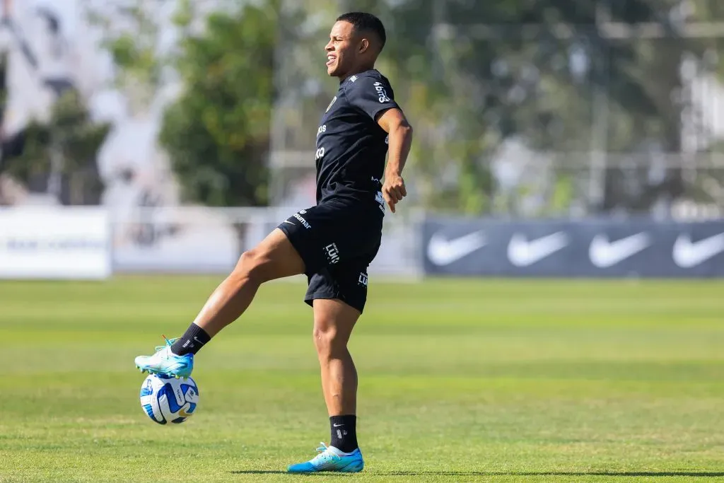 Foto: Marcello Zambrana/AGIF – Ausência de Pedro no Corinthians foi questionada.