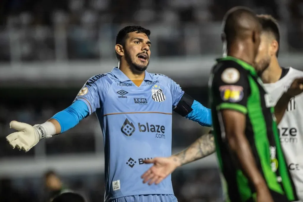 Foto: Abner Dourado/AGIF | João Paulo é uma liderança no Santos e cobra os companheiros quando falham na partida