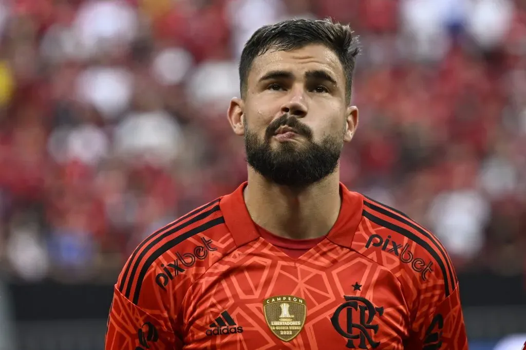 Foto: Mateus Bonomi/AGIF – Matheus Cunha viu negociação por renovação no Flamengo travar; Cruzeiro monitora goleiro de perto