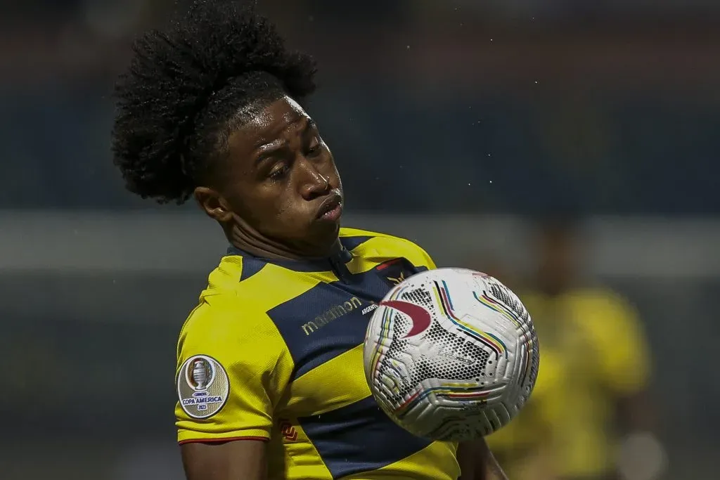 Foto: Heber Gomes/AGIF – Lateral foi oferecido ao rival do Flamengo.