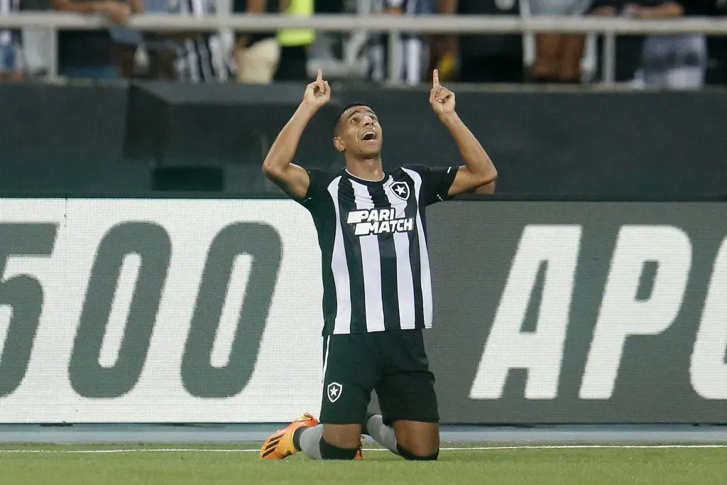 Foto: Vitor Silva/Botafogo – Victor Sá tem contrato no Botafogo até dezembro de 2025