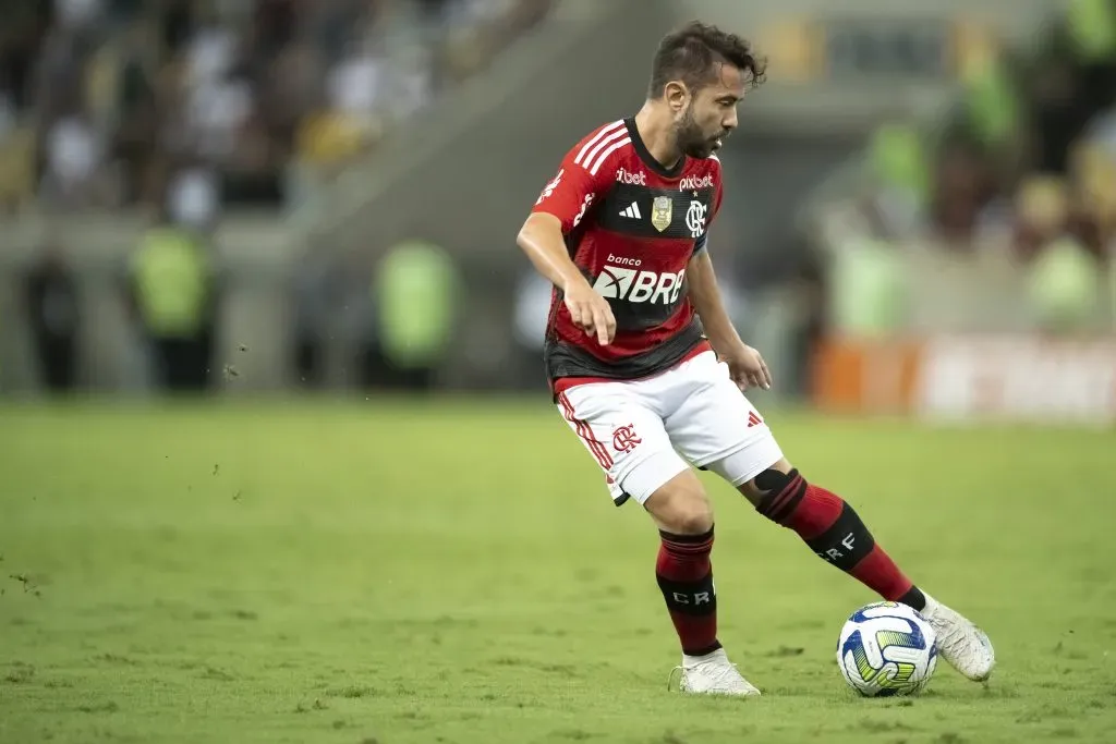 Foto: Jorge Rodrigues/AGIF – Éverton Ribeiro ainda não foi procurado por diretoria do Flamengo para renovação