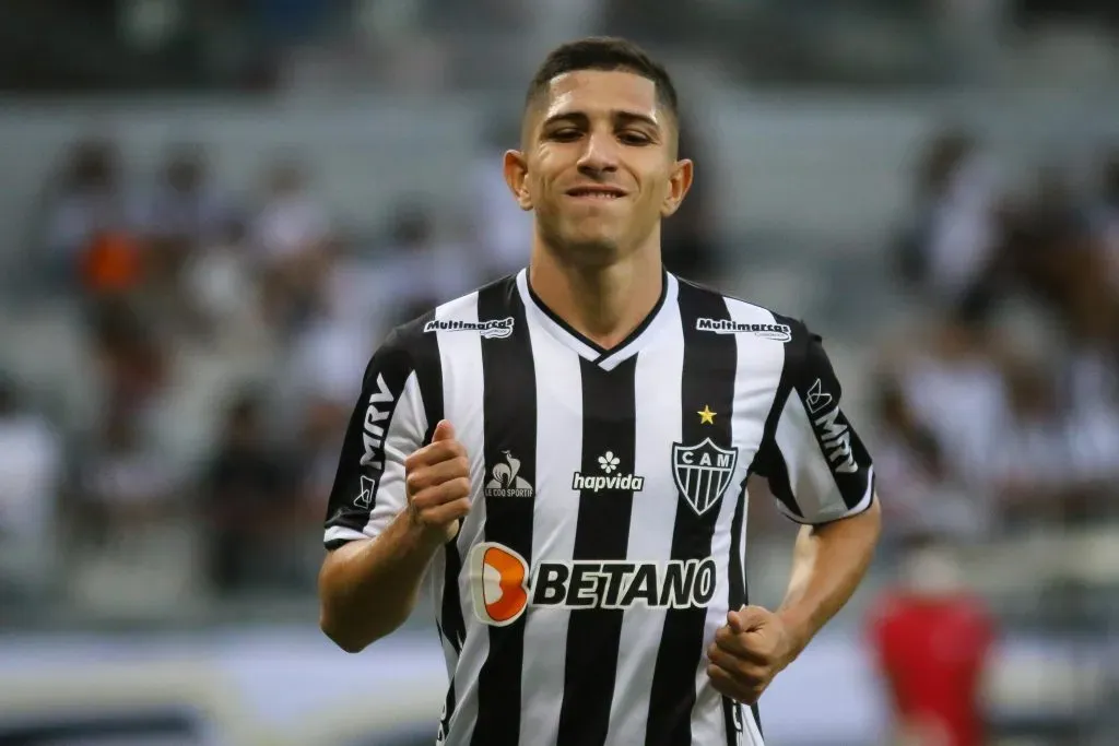 Savarino com a camisa do Galo – Foto: Fernando Moreno/AGIF