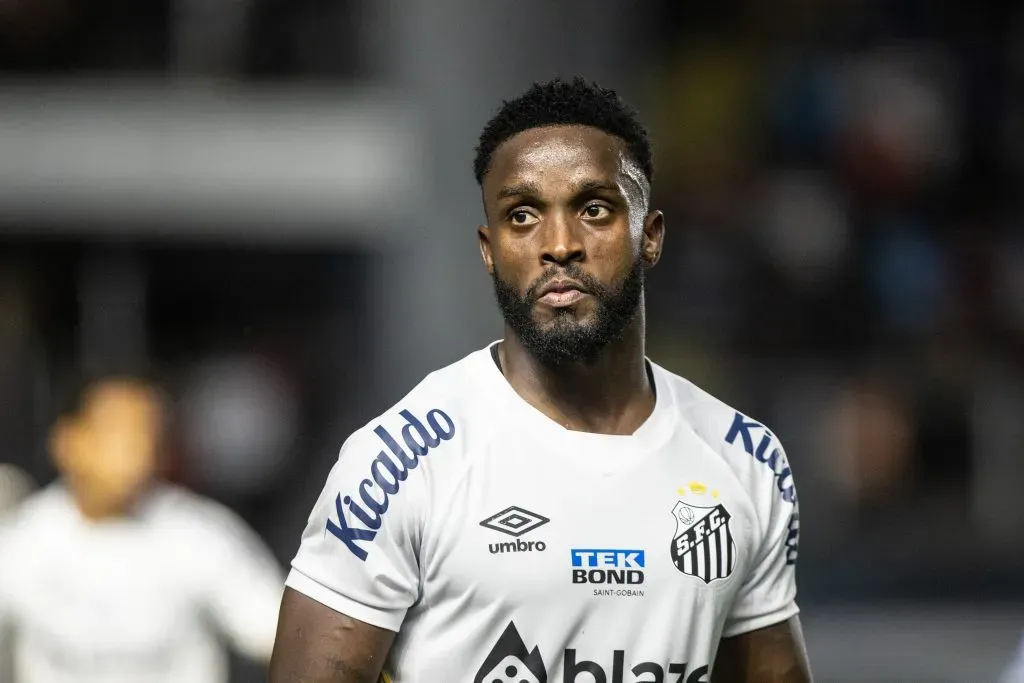 Foto: Abner Dourado/AGIF – Mendoza: caiu de rendimento no Santos