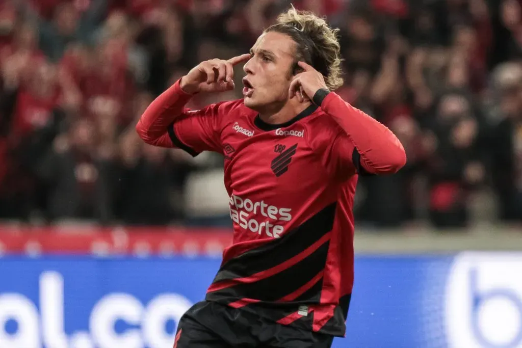 Canobbio voltou a ser titular no Athletico Paranaense. Foto: Robson Mafra/AGIF