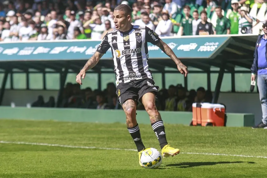 Foto: Gabriel Machado/AGIF – O lateral-esquerdo voltou a vestir a camisa do Galo