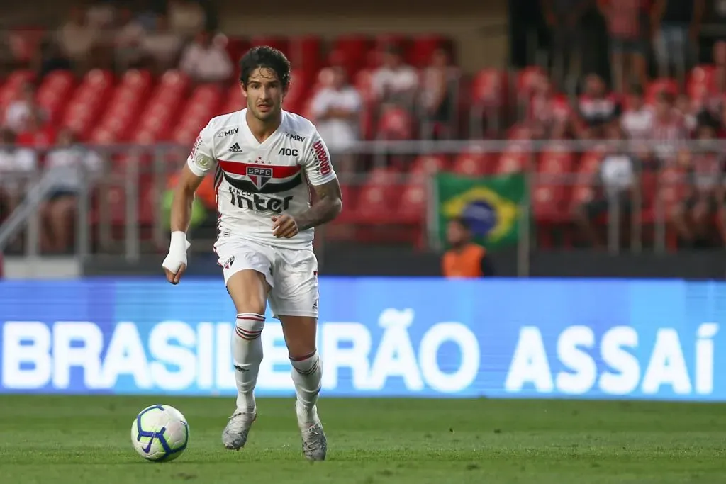 Foto: Marcello Zambrana/AGIF – Pato pode voltar a vestir a camisa do São Paulo, contra o Palmeiras