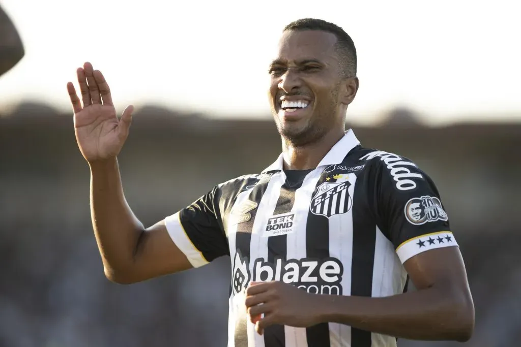 Foto: Jorge Rodrigues/AGIF – Lucas Braga segue fora do Santos