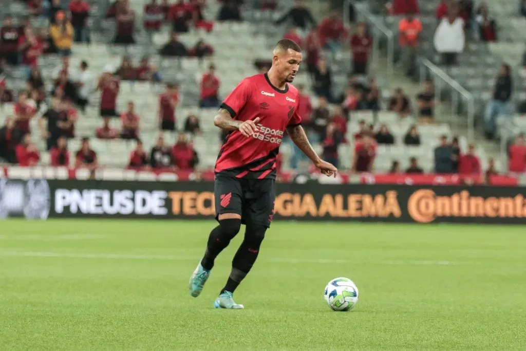 Foto: Robson Mafra/AGIF – Zé Ivaldo: zagueiro interessa ao Cruzeiro