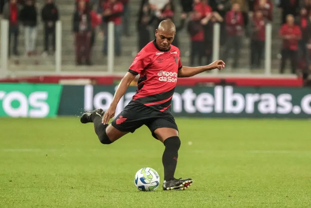 Foto: Robson Mafra/AGIF – Fernandinho deve jogar menos partidas em 2024