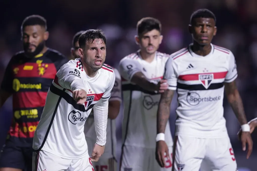 São Paulo deve 3 meses de direitos de imagem para parte do elenco do Tricolor Foto: Ettore Chiereguini/AGIF