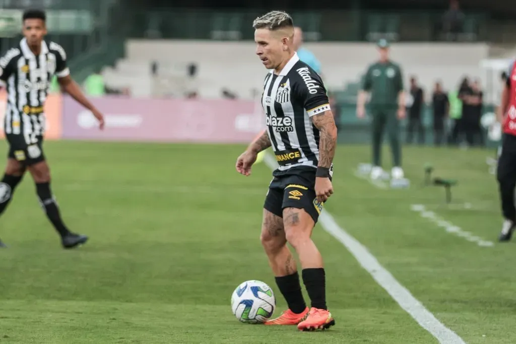 PR – CURITIBA – 10/06/2023 – BRASILEIRO A 2023, CORITIBA X SANTOS – Soteldo jogador do Santos durante partida contra o Coritiba no estadio Couto Pereira pelo campeonato BRASILEIRO A 2023. Foto: Robson Mafra/AGIF