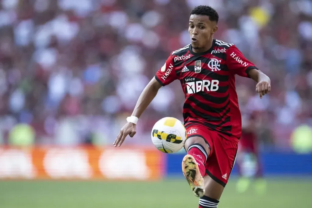 Foto: Jorge Rodrigues/AGIF – Lázaro foi destaque no Flamengo