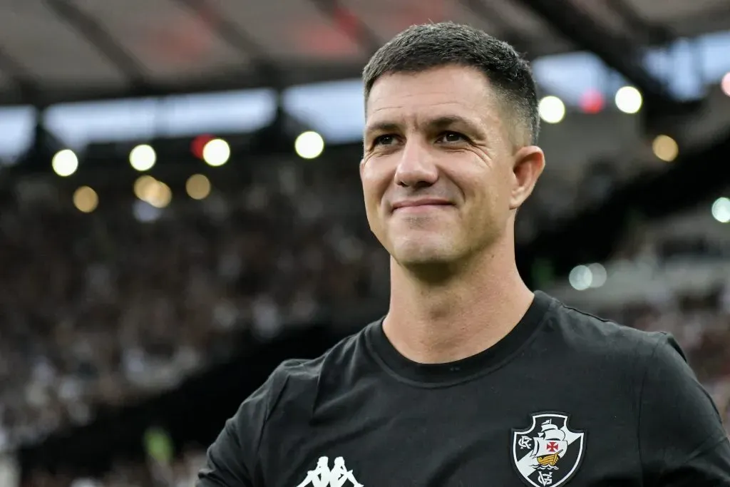 Mauricio Barbieri, técnico do Vasco, durante partida contra o Flamengo no estadio Maracana pelo Carioca 2023. Foto: Thiago Ribeiro/AGIF